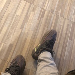 Yeezys size 7 box included